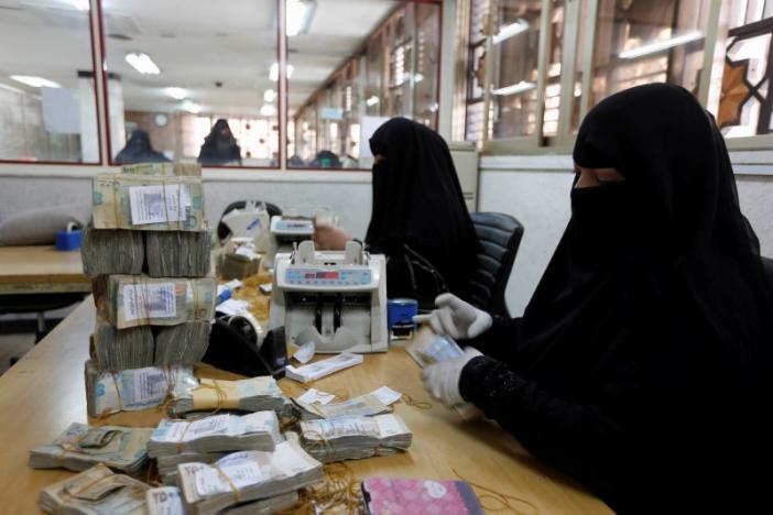 Exiled Yemen government risks humanitarian catastrophe to cut off central bank