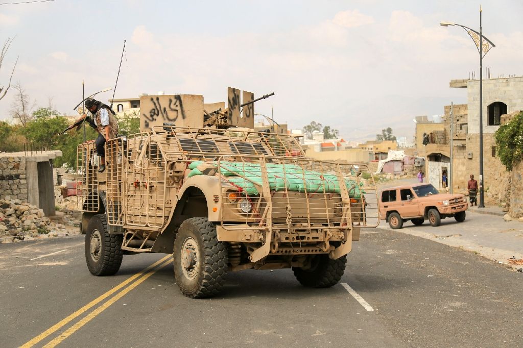 Fragile Yemen ceasefire teeters as peace talks begin